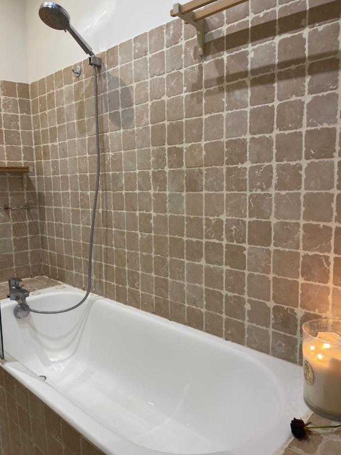 Appartement Quartier Montorgueil, voie piétonne, dans un immeuble du XVème à Paris Extérieur photo