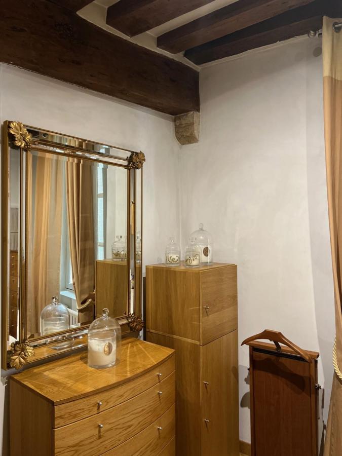 Appartement Quartier Montorgueil, voie piétonne, dans un immeuble du XVème à Paris Extérieur photo