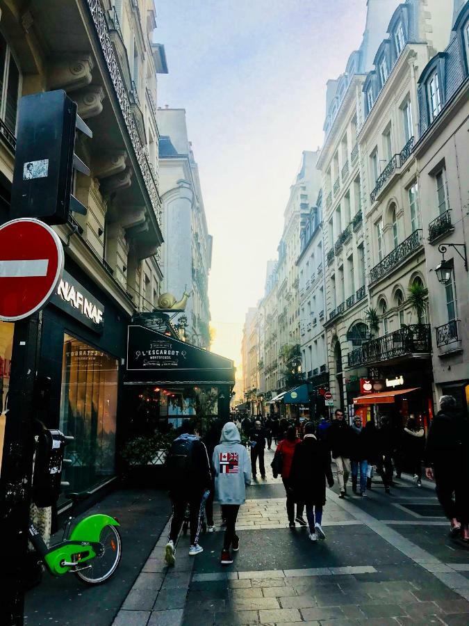 Appartement Quartier Montorgueil, voie piétonne, dans un immeuble du XVème à Paris Extérieur photo
